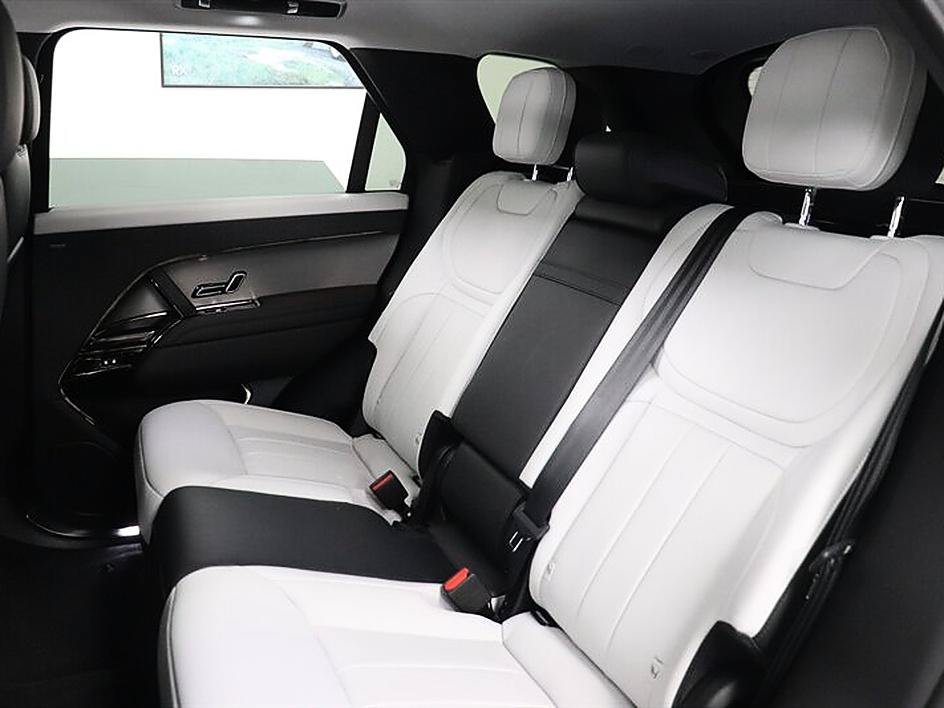 Used 2024 Land Rover Range Rover Sport Dynamic SE AWD/4WD image 17