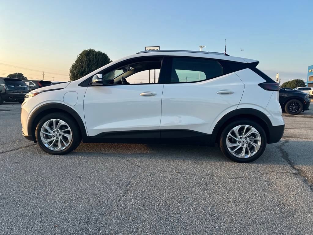 Used 2023 Chevrolet Bolt EUV LT image 2
