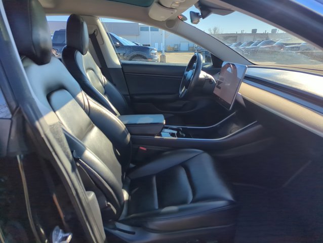 Used 2018 Tesla Model 3 Long Range image 17