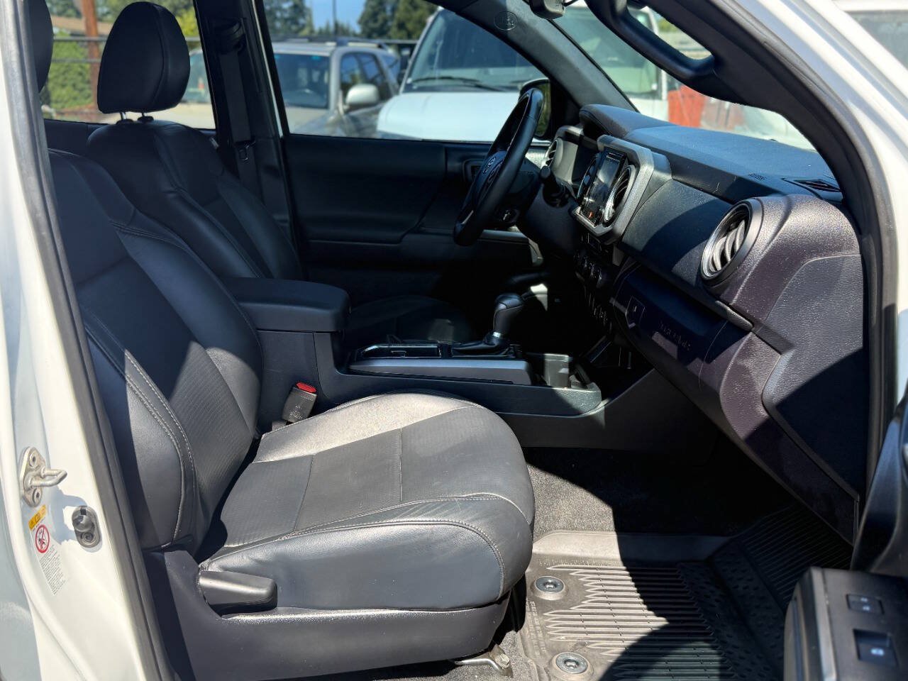 Used 2019 Toyota Tacoma TRD Sport w/ TRD Premium Sport Package AWD/4WD image 29