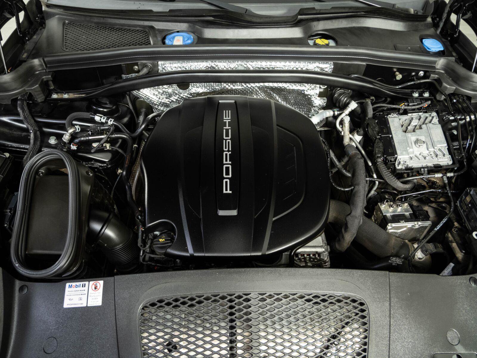 Used 2019 Porsche Macan AWD/4WD image 33
