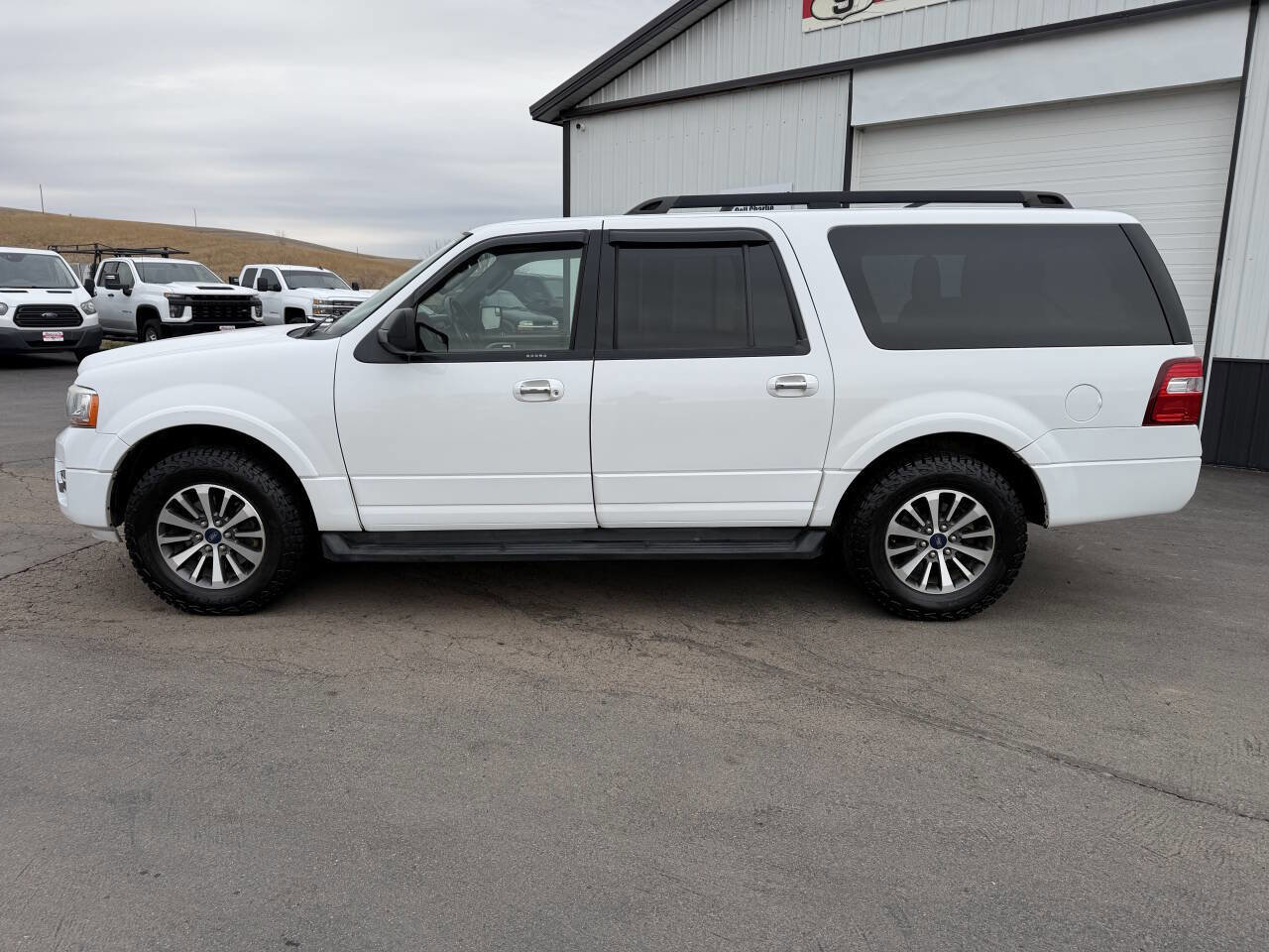 Used 2017 Ford Expedition EL XLT image 2