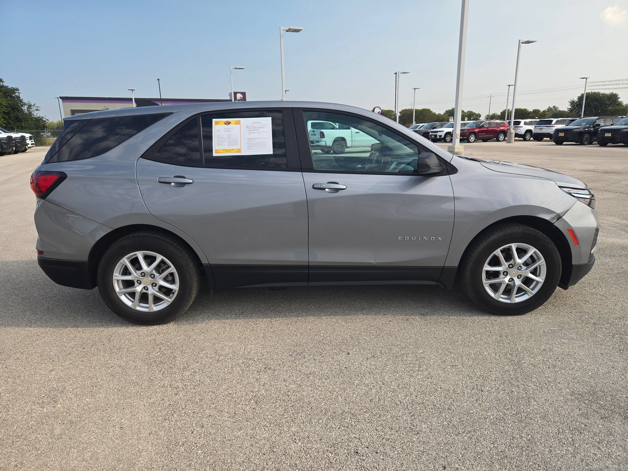 Used 2023 Chevrolet Equinox LS w/ LS Convenience Package FWD image 2