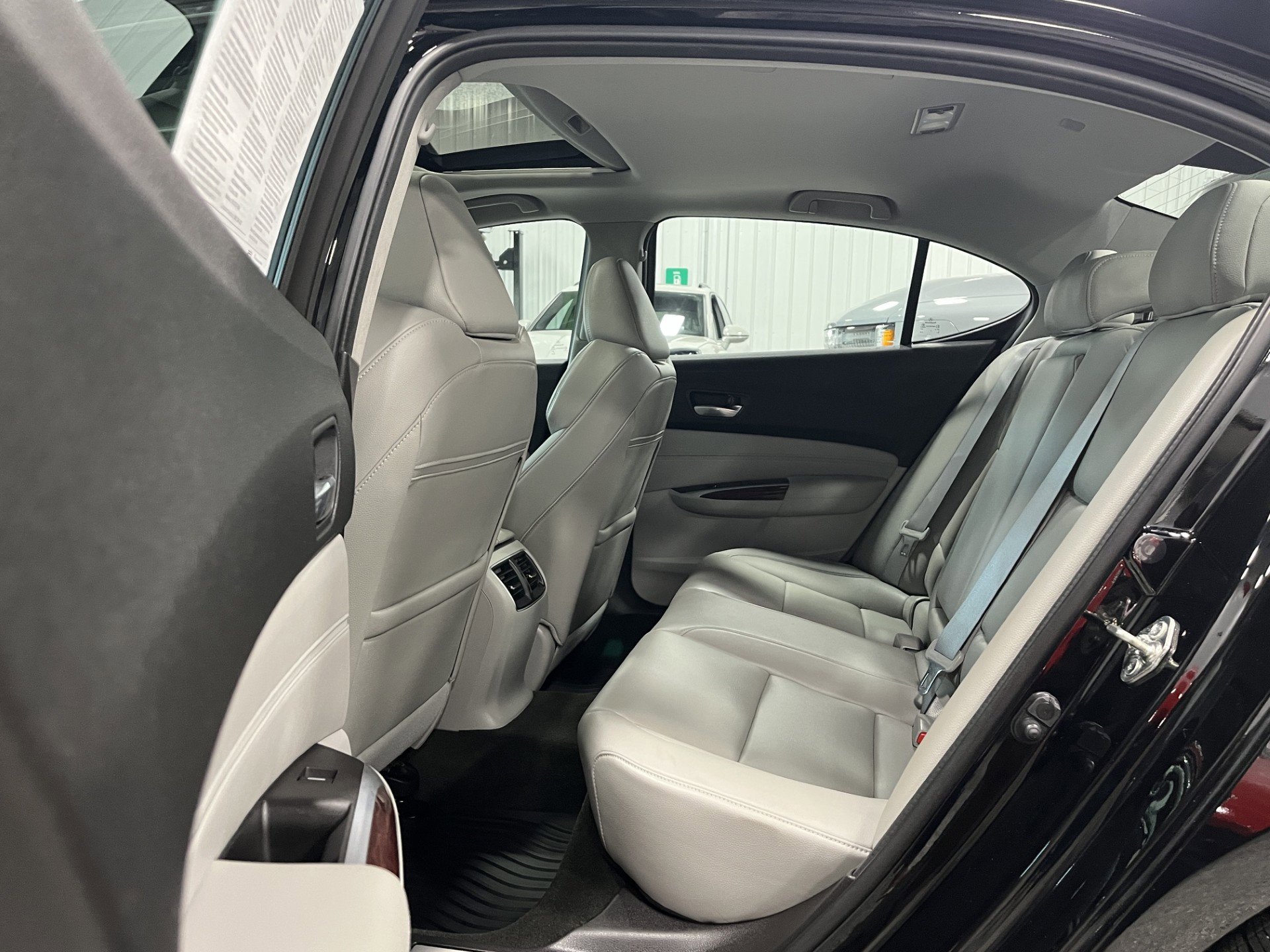 Used 2016 Acura TLX V6 FWD image 8