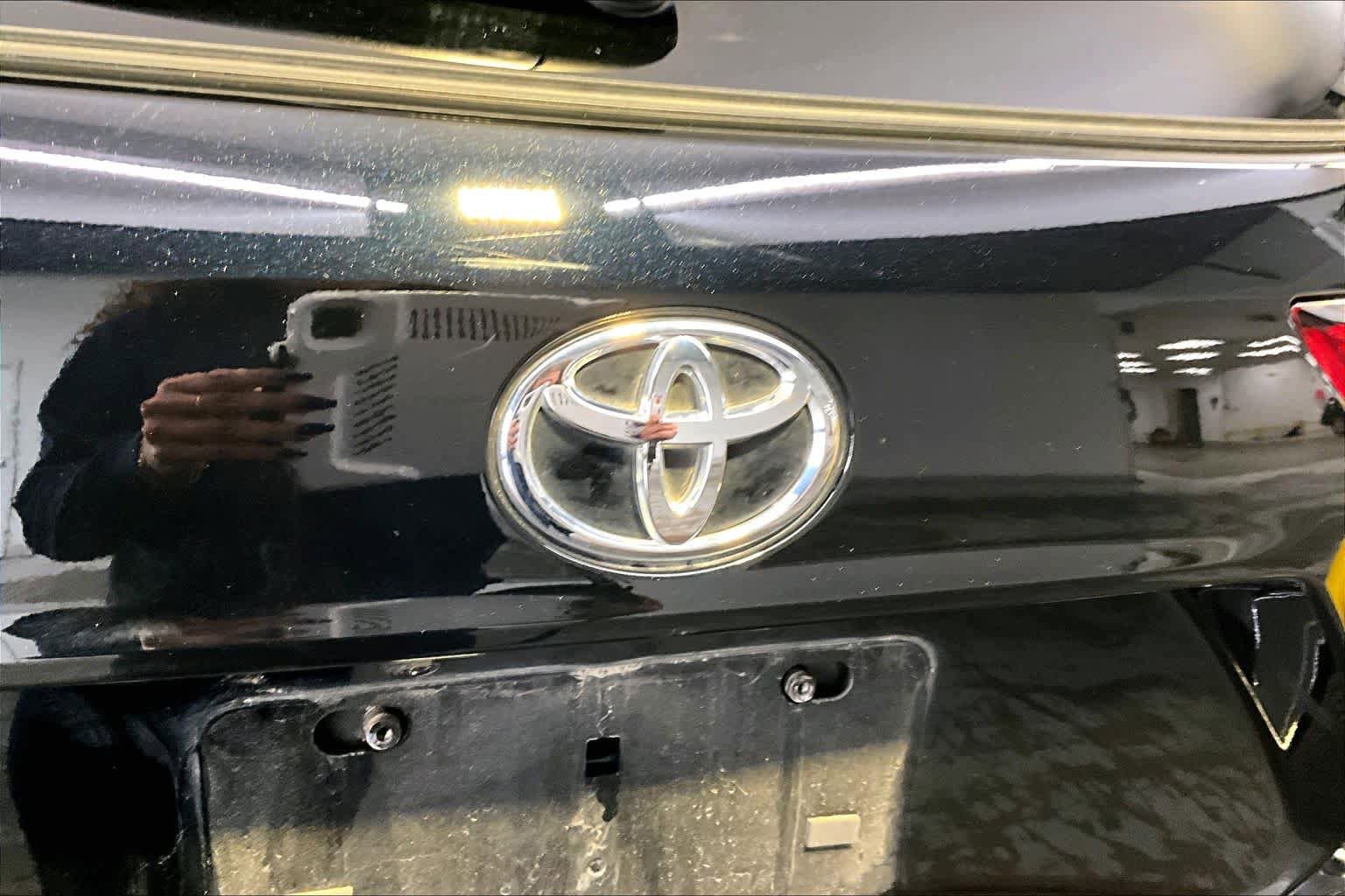 Used 2022 Toyota Highlander XLE AWD/4WD image 33