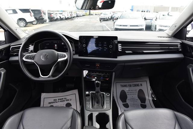 Used 2025 Volkswagen Jetta SEL image 7