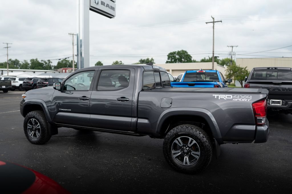 Used 2016 Toyota Tacoma TRD Sport AWD/4WD image 5