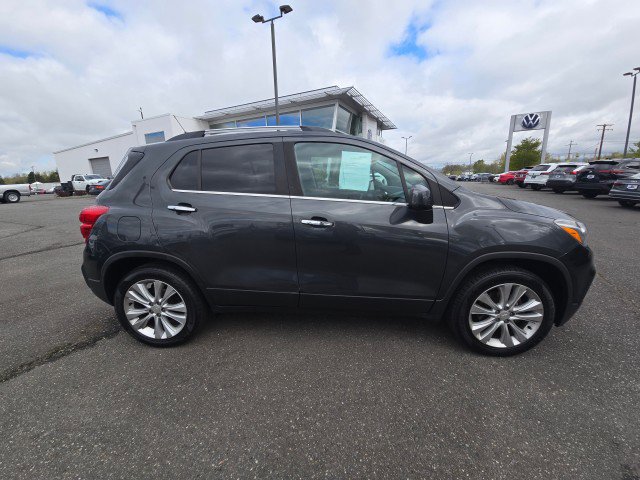 Used 2017 Chevrolet Trax Premier w/ Driver Confidence II Package AWD/4WD image 2