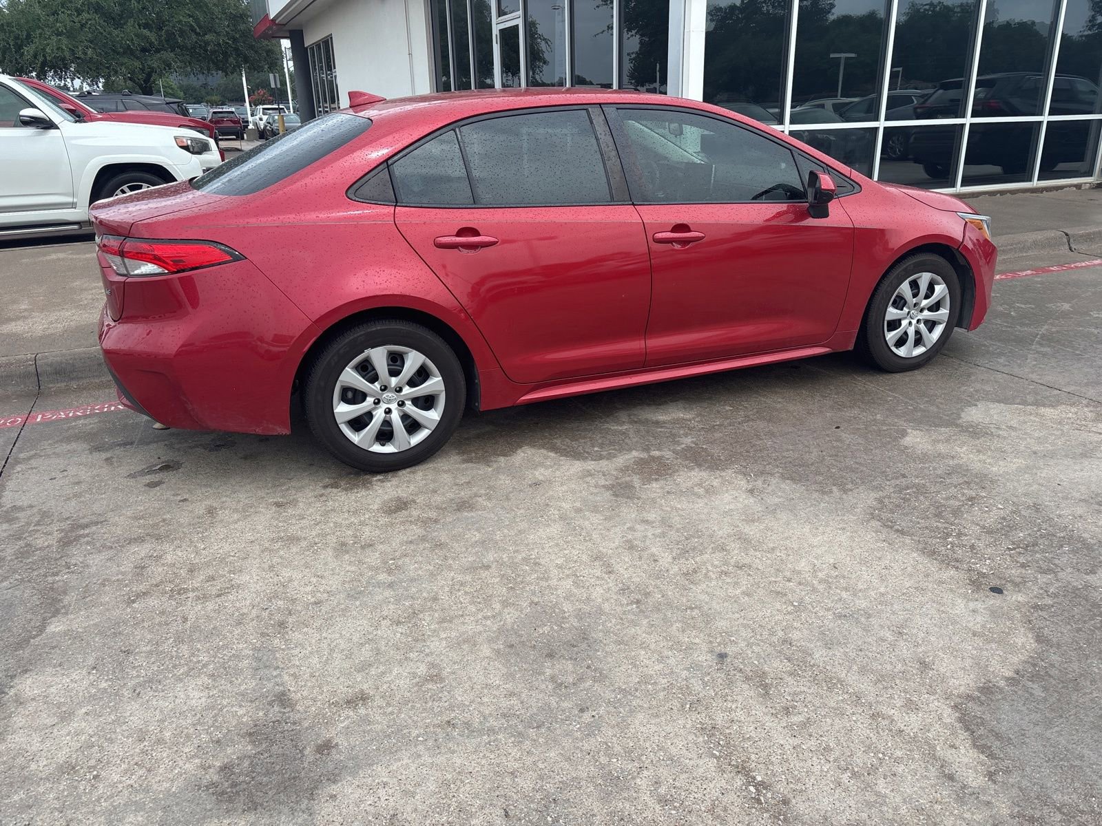 Used 2020 Toyota Corolla LE FWD image 3