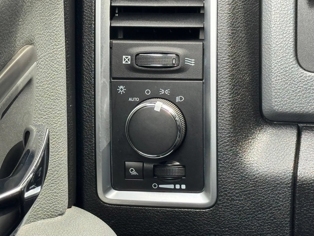 Used 2014 RAM 1500 Classic SLT AWD/4WD image 20