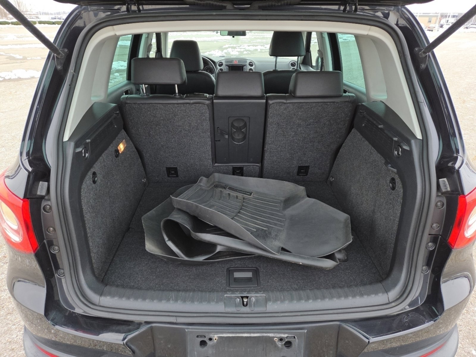 Used 2011 Volkswagen Tiguan S image 16