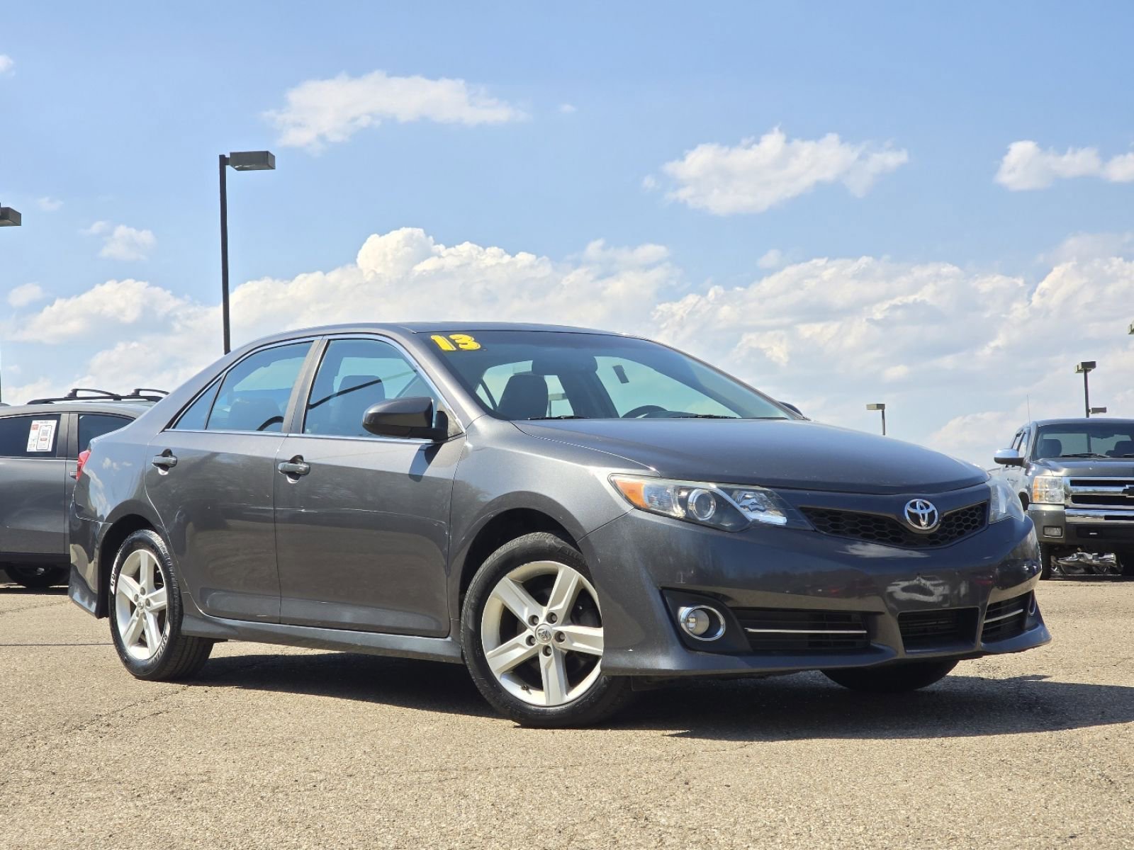 Used 2013 Toyota Camry SE w/ Convenience Pkg image 2