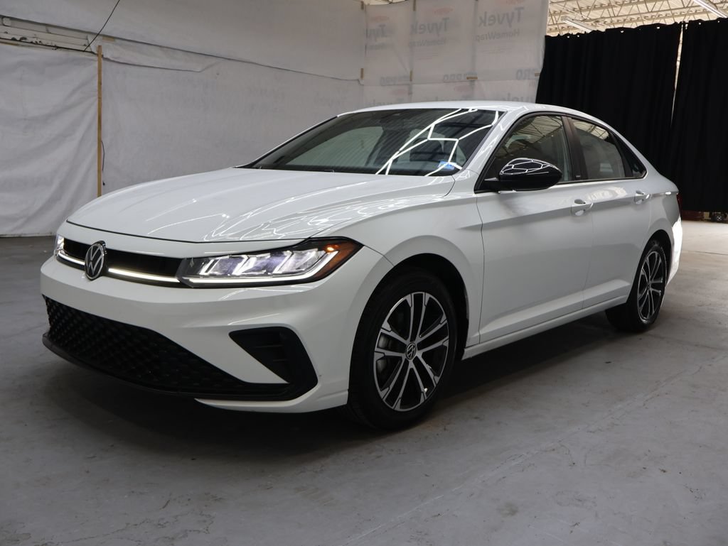 Used 2025 Volkswagen Jetta Sport FWD image 3
