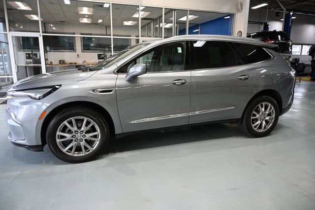 Used 2023 Buick Enclave Essence w/ Experience Buick Package FWD image 7