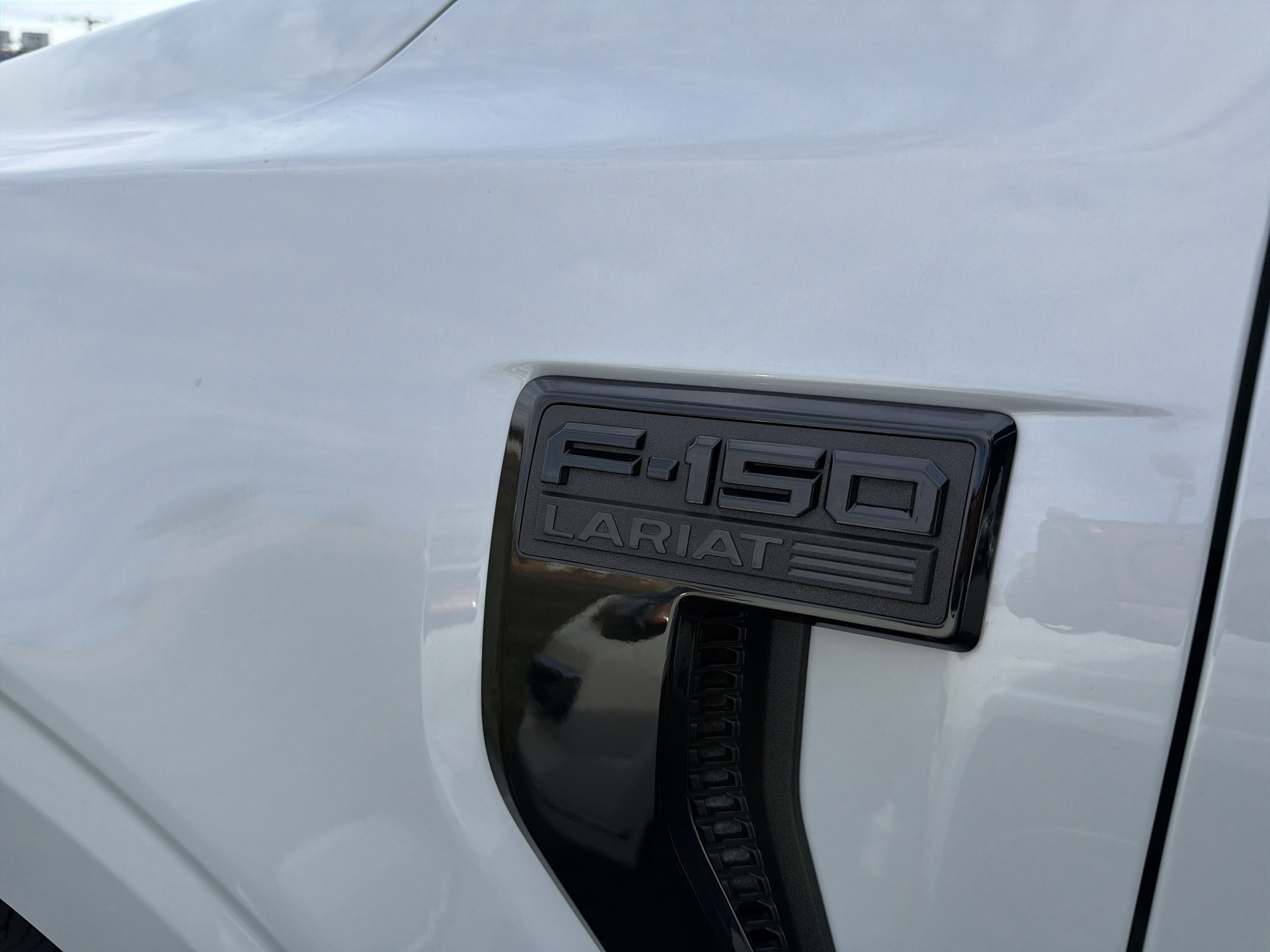 Used 2025 Ford F150 Lariat w/ Equipment Group 501A Mid image 9