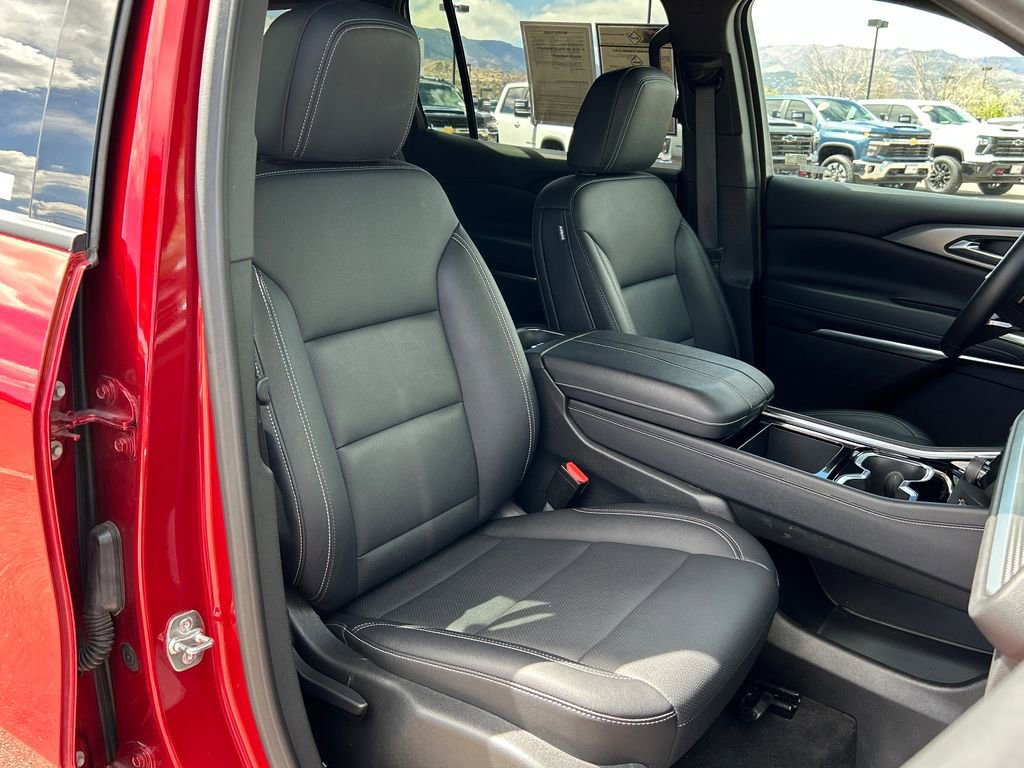 Used 2025 Chevrolet Traverse LT AWD/4WD image 18