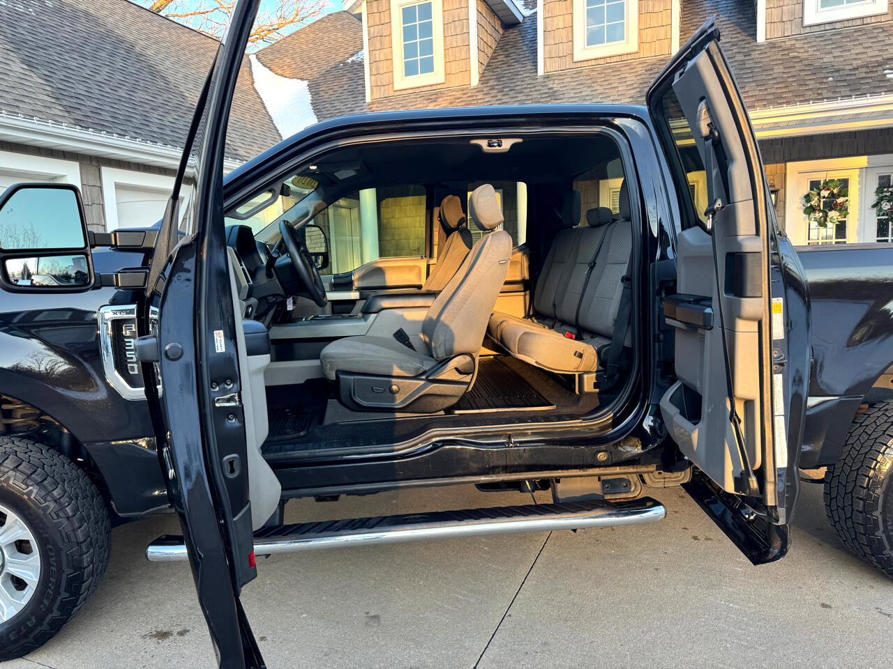 Used 2020 Ford F350 XLT w/ FX4 Off-Road Package image 11