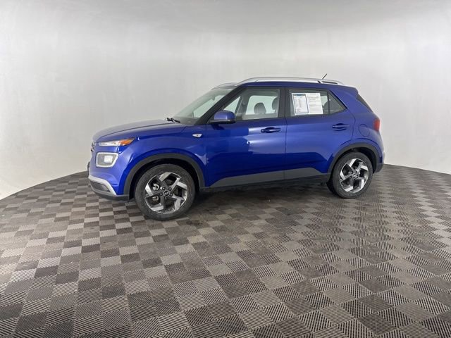 Used 2025 Hyundai Venue SEL image 4