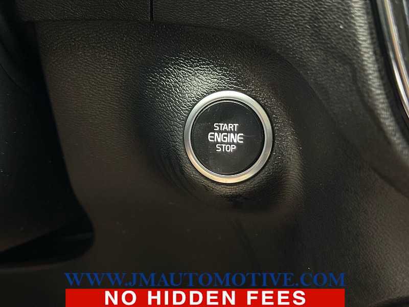 Used 2019 Volvo XC40 T5 Momentum image 41