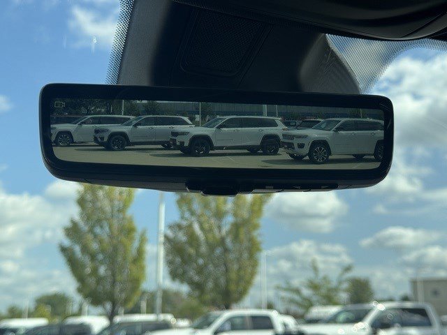 Certified 2025 Jeep Grand Cherokee Limited w/ Luxury Tech Group II image 30