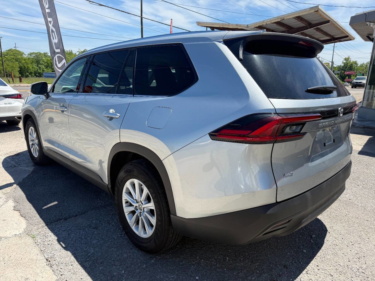 Used 2025 Toyota Grand Highlander AWD image 8