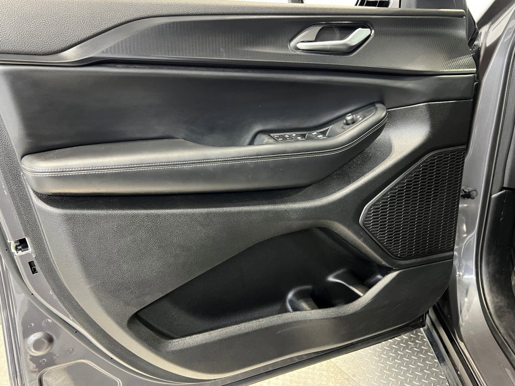 Certified 2024 Jeep Grand Cherokee L Altitude image 31