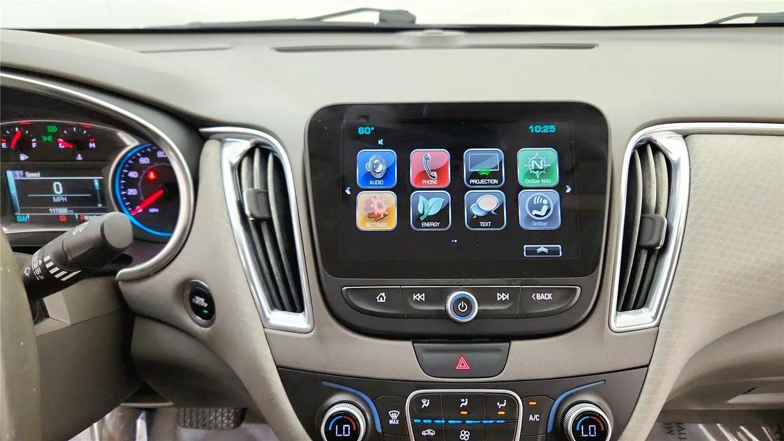 Used 2018 Chevrolet Malibu Hybrid w/ Driver Confidence Package image 24