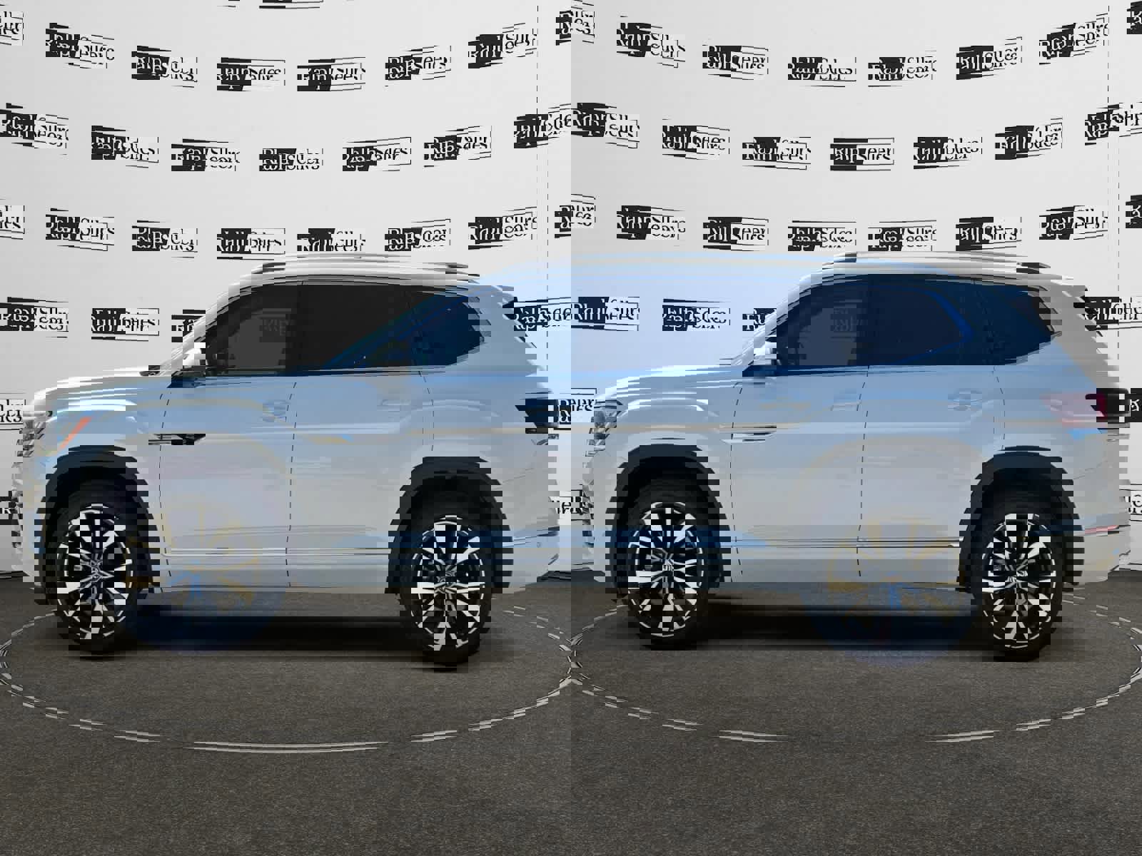 Used 2025 Volkswagen Atlas SEL Premium R-Line image 3