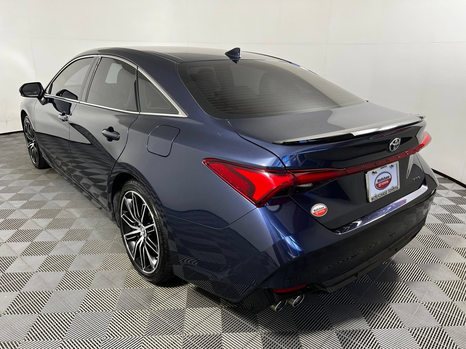 Used 2019 Toyota Avalon XSE FWD image 8