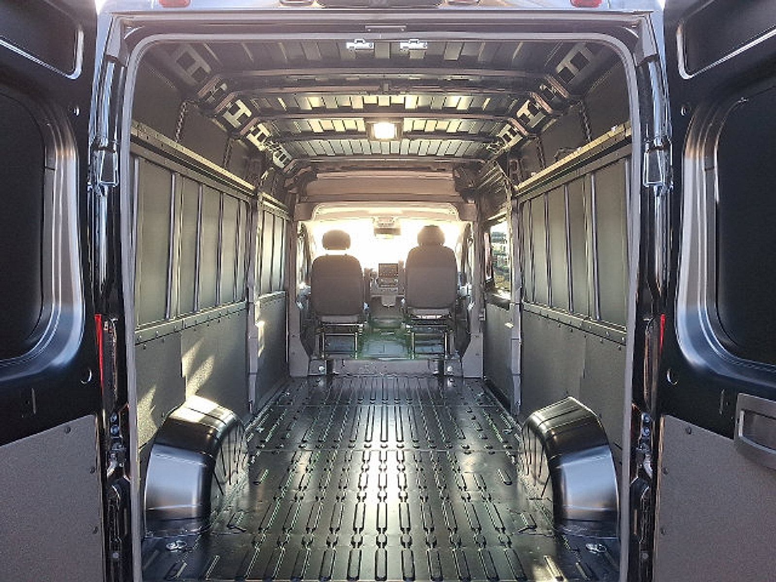 Used 2025 RAM ProMaster 2500 w/ Quick Order Package 22H SLT+ FWD image 6