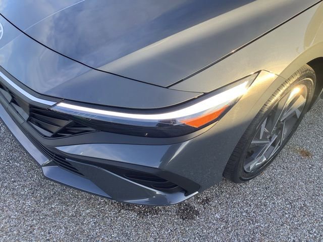Certified 2025 Hyundai Elantra SEL image 22
