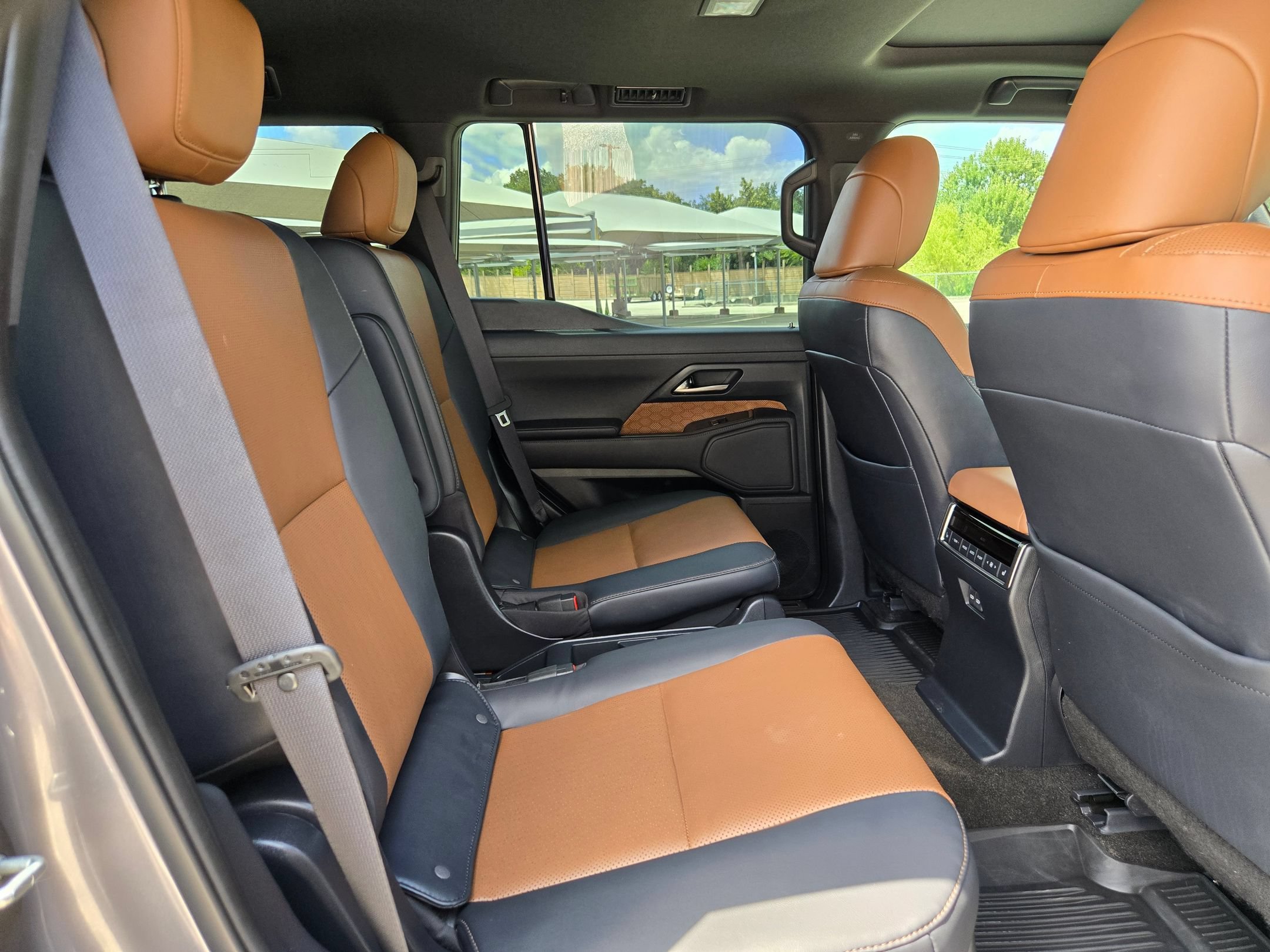 Used 2025 Lexus GX 550 w/ Cold Area Package AWD/4WD image 25