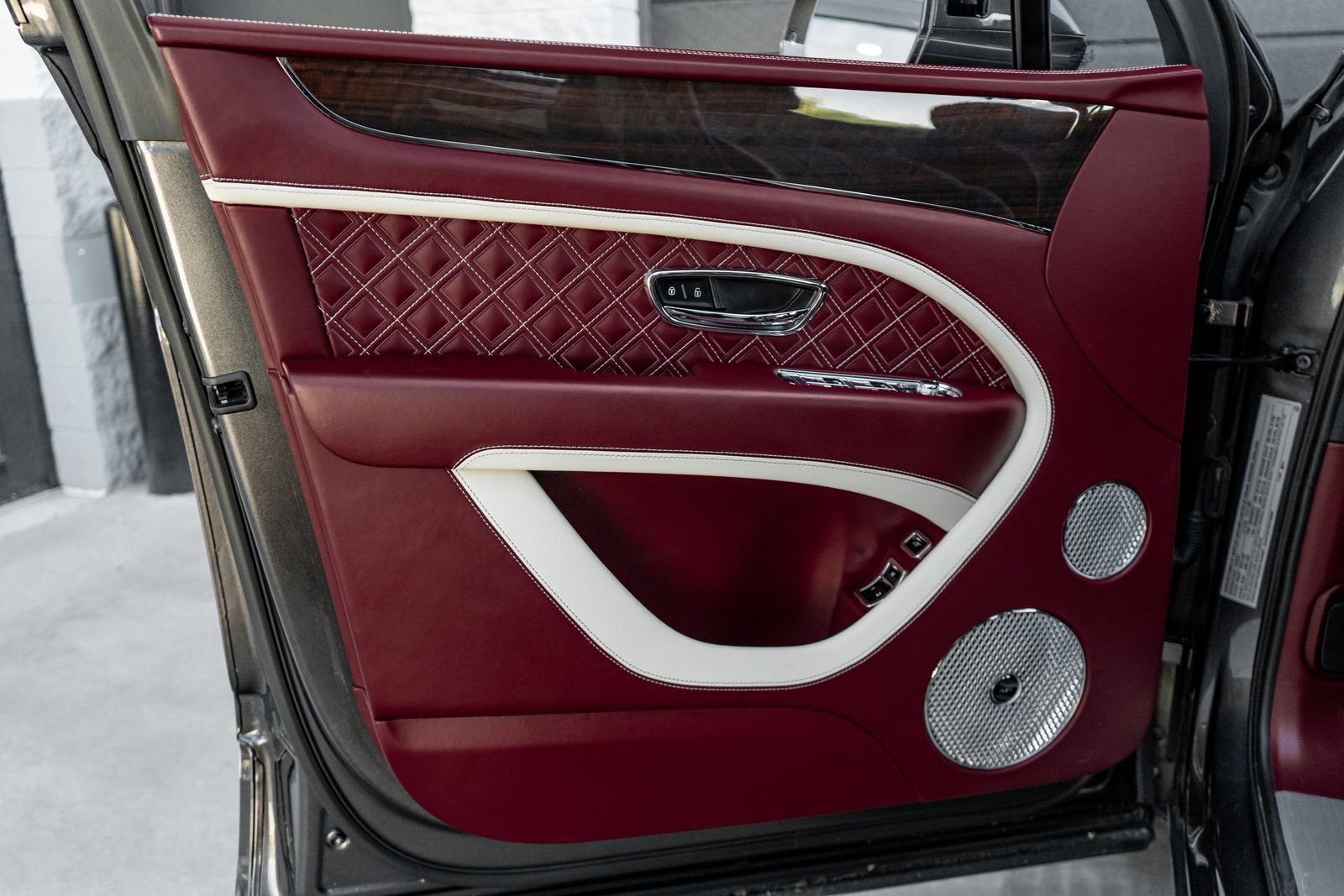 Certified 2024 Bentley Bentayga AWD/4WD image 23