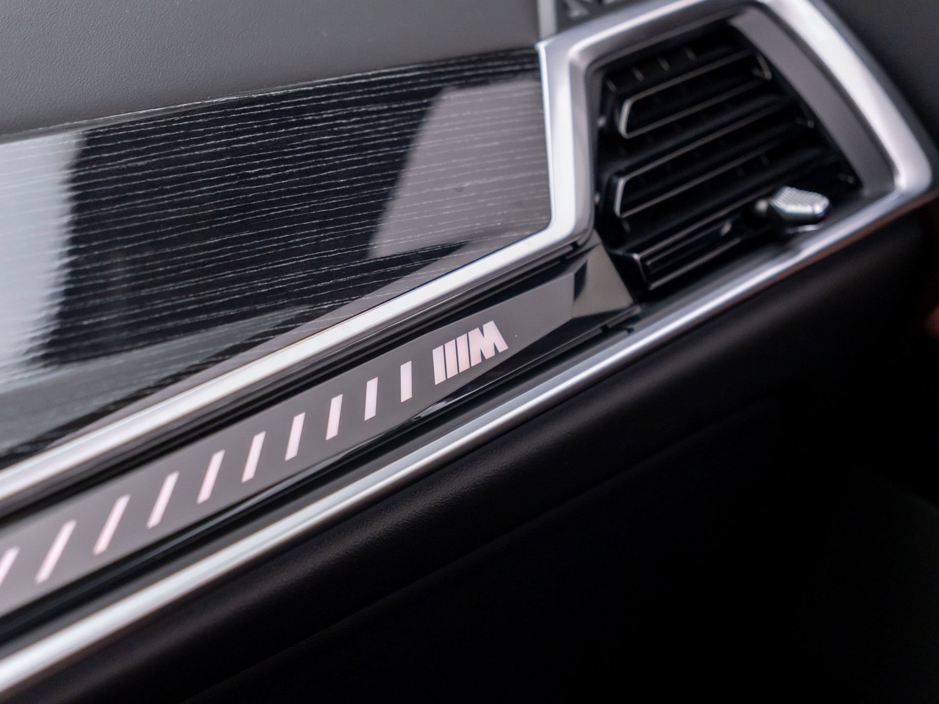 Certified 2026 BMW X5 M60i AWD/4WD image 33