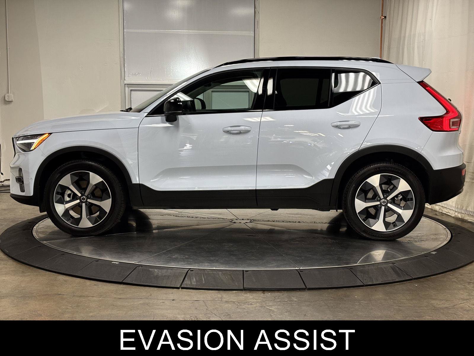 Used 2026 Volvo XC40 B5 Plus AWD/4WD image 6