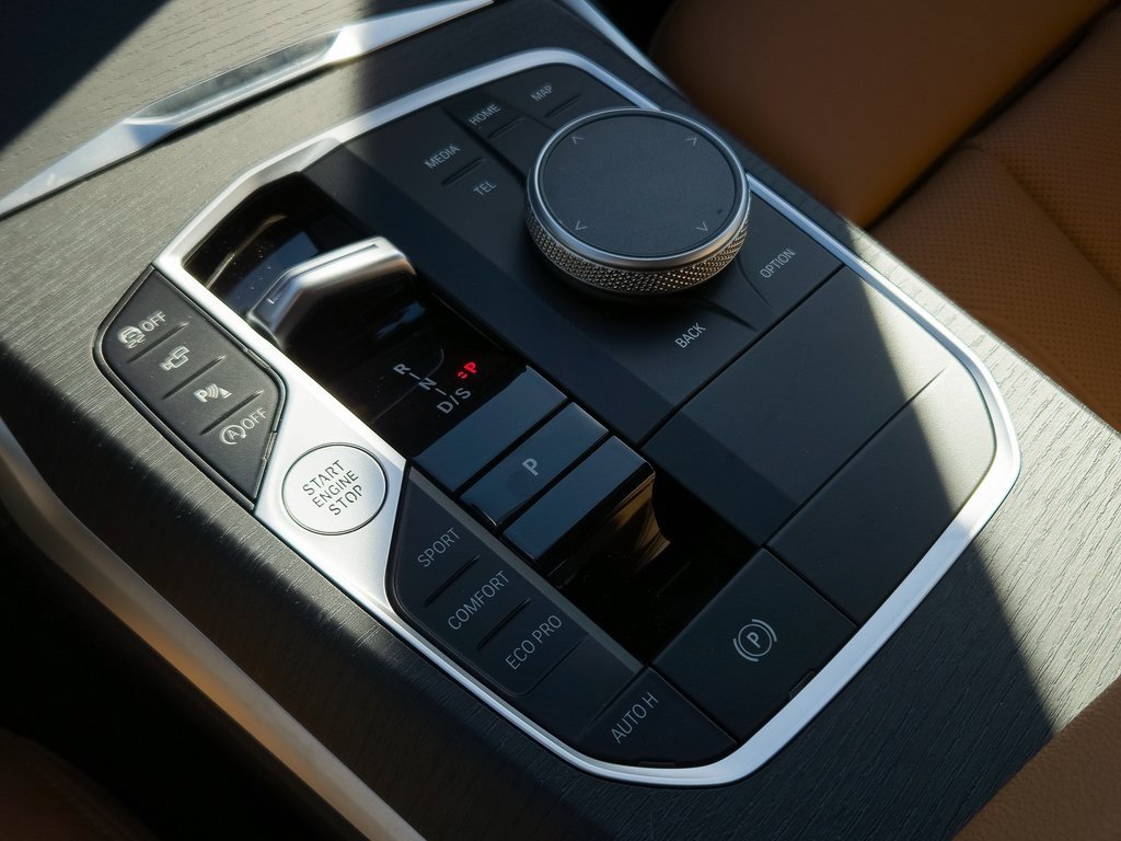 Used 2025 BMW 330i Sedan w/ Parking Assistance Package image 15