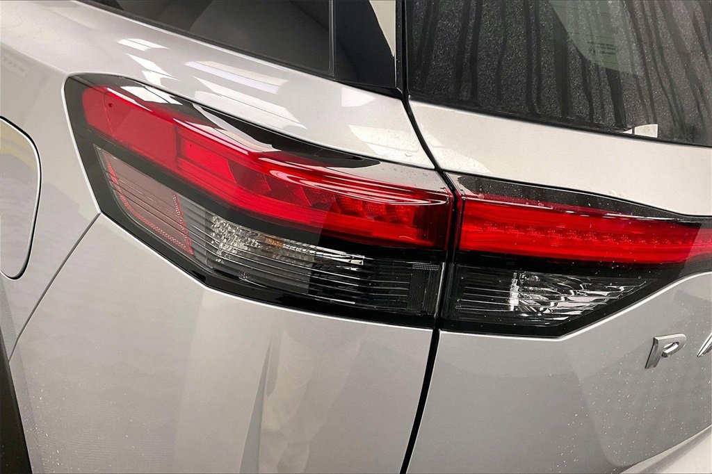 Certified 2025 Nissan Pathfinder SV image 26