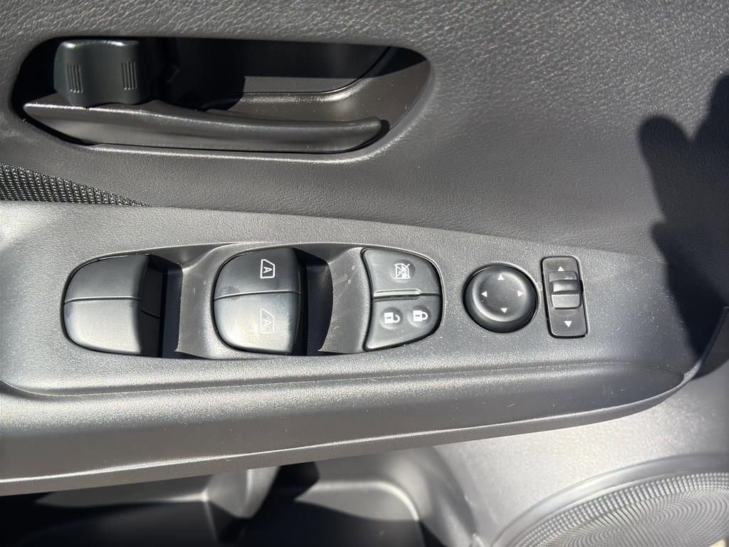 New 2025 Nissan Kicks S image 17