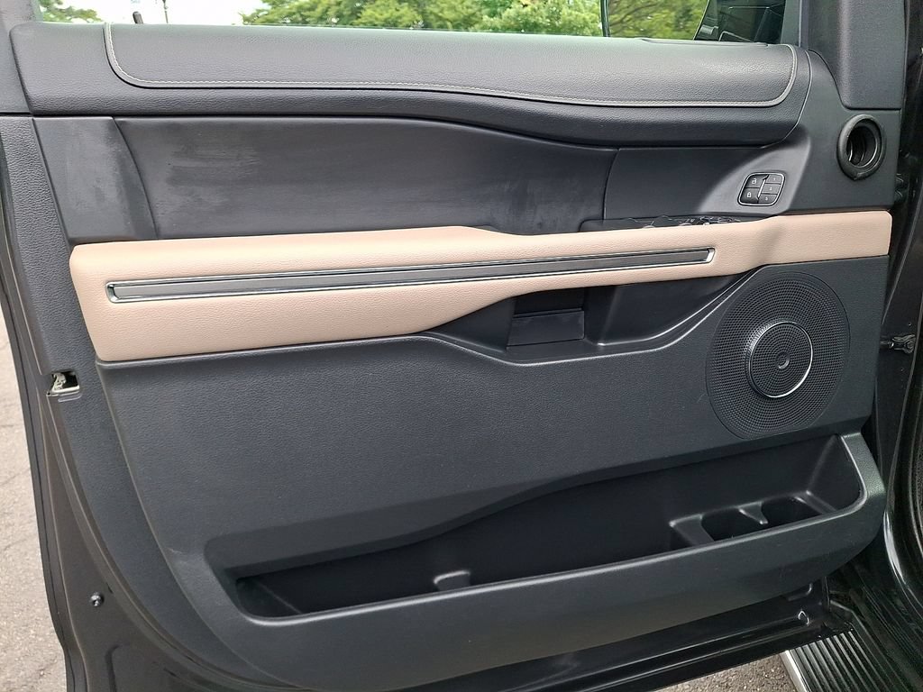 Used 2023 Ford Expedition XLT AWD/4WD image 15