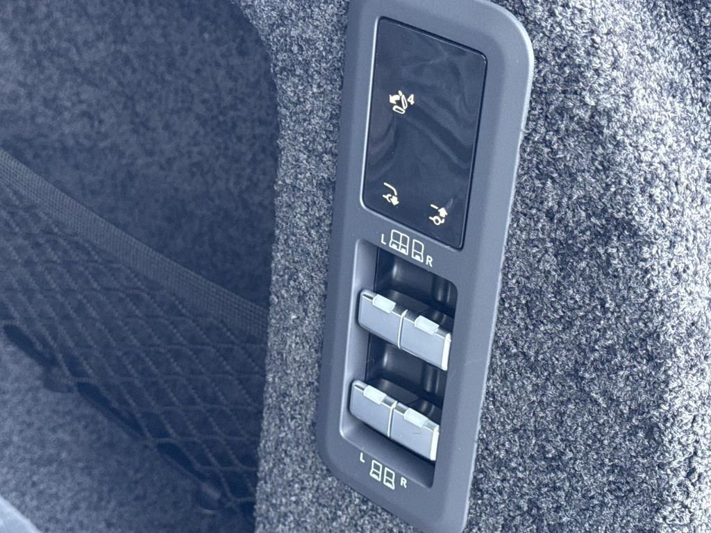 New 2026 Land Rover Range Rover Long Wheelbase SE image 7