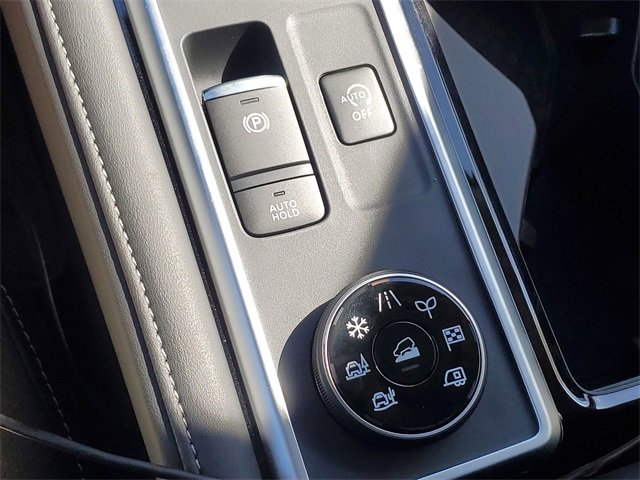 New 2025 Nissan Pathfinder SL w/ SL Premium Package image 19