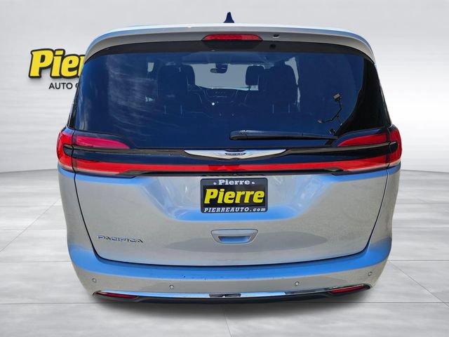 Used 2024 Chrysler Pacifica Touring-L FWD image 4