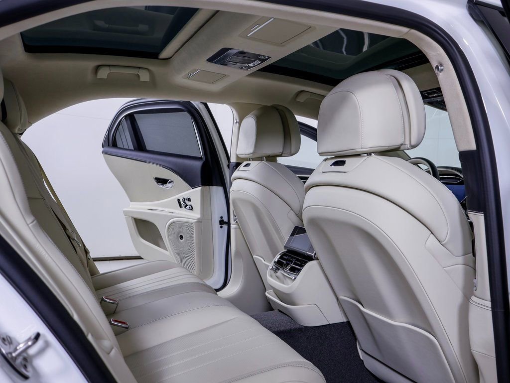Used 2024 Bentley Flying Spur V8 image 8
