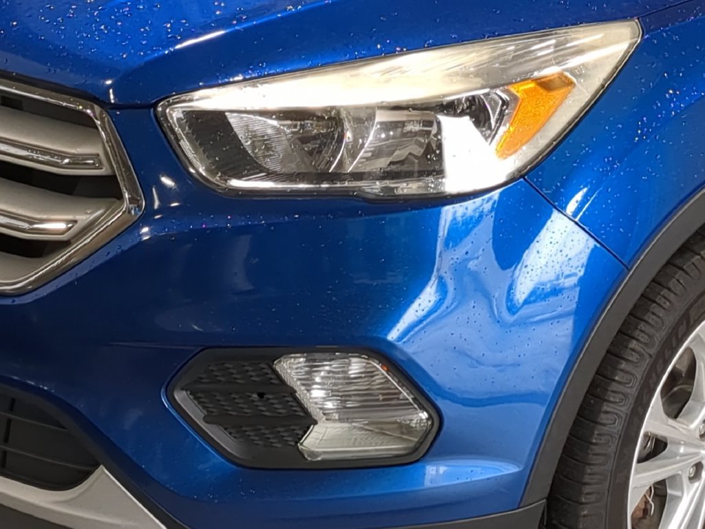 Used 2018 Ford Escape SE w/ Ford Safe & Smart Package FWD image 14
