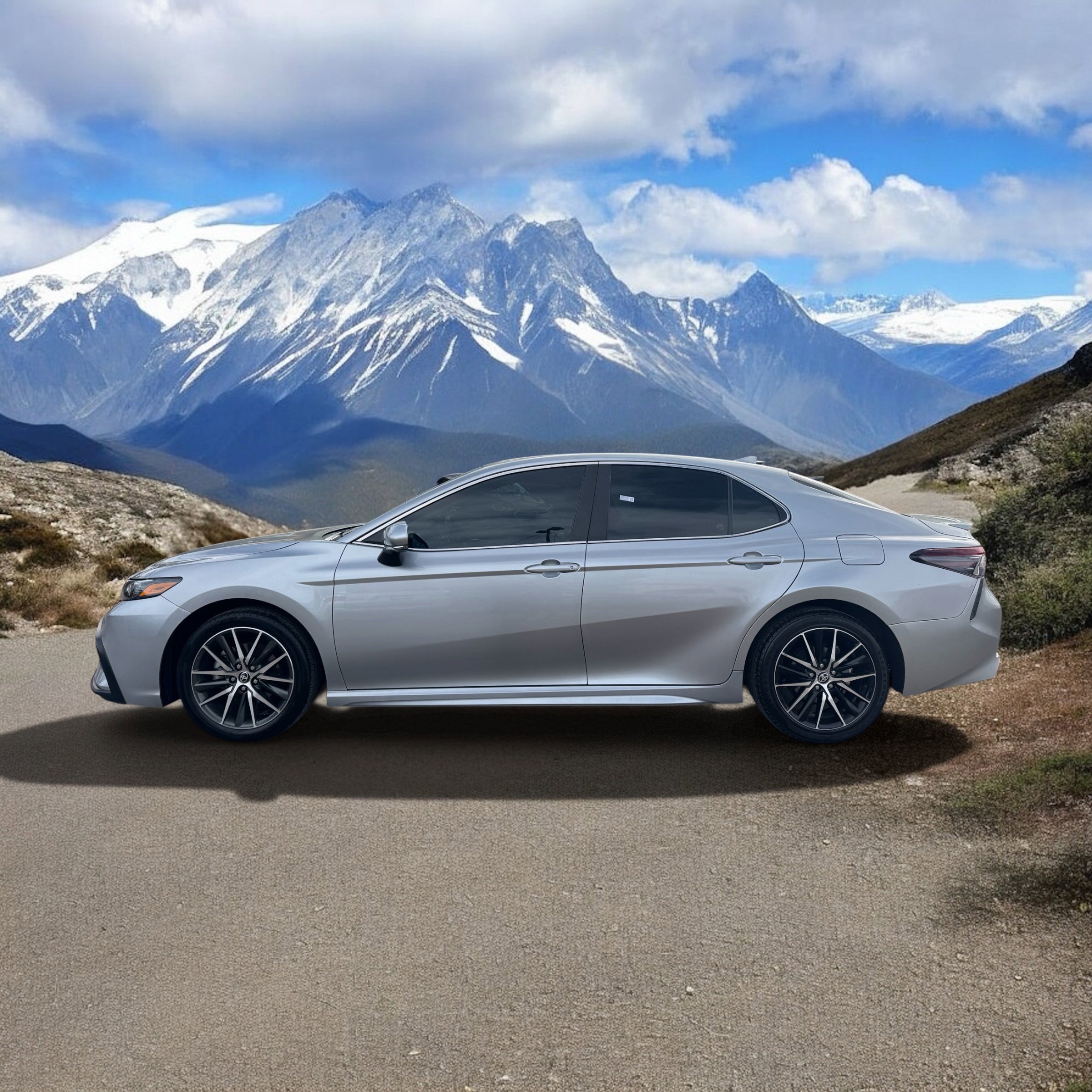 Used 2024 Toyota Camry SE image 2