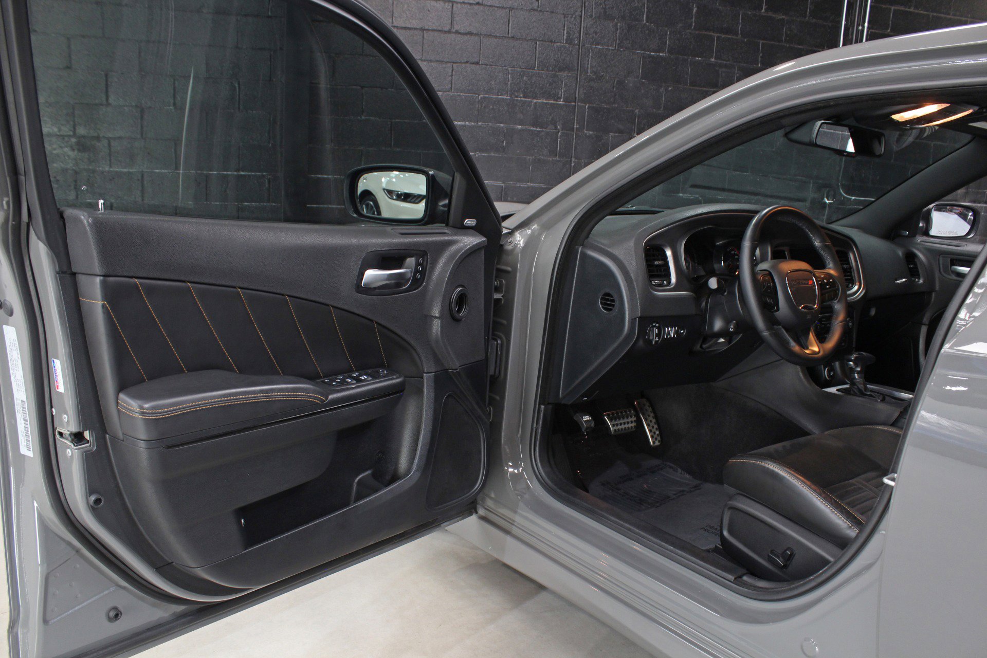 Used 2018 Dodge Charger R/T RWD image 31