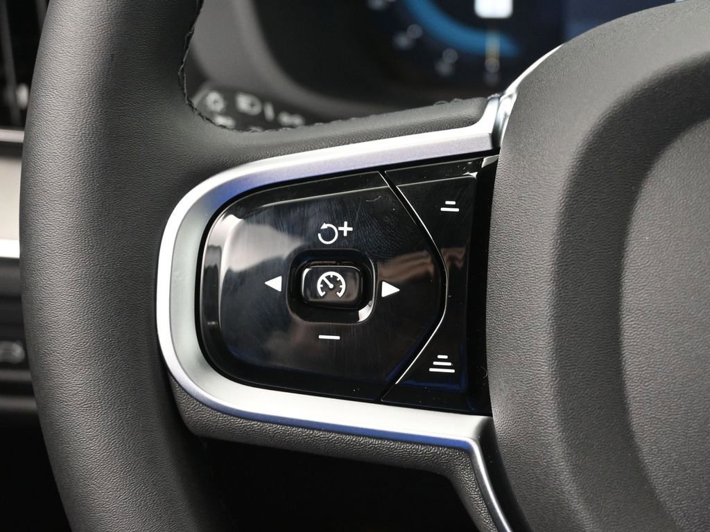 New 2025 Volvo XC60 B5 Plus w/ Protection Package Premier image 12