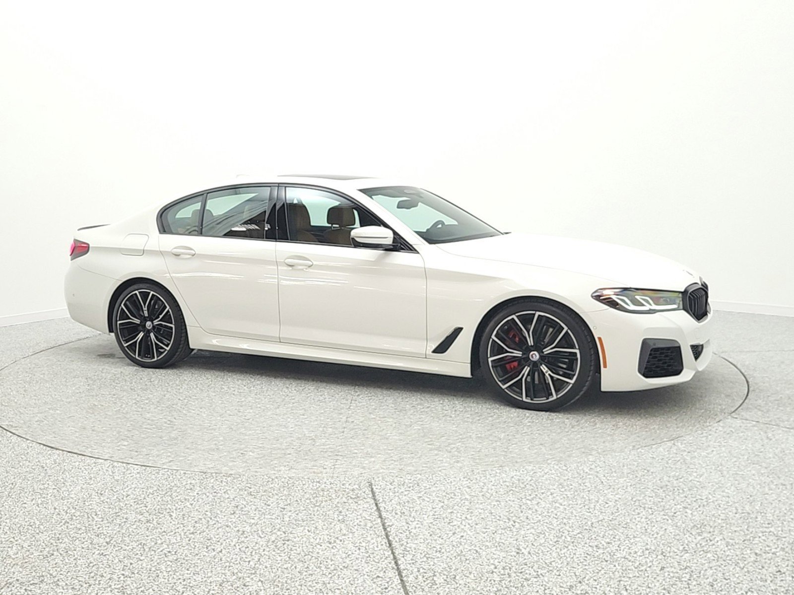 Used 2023 BMW M550i xDrive image 4