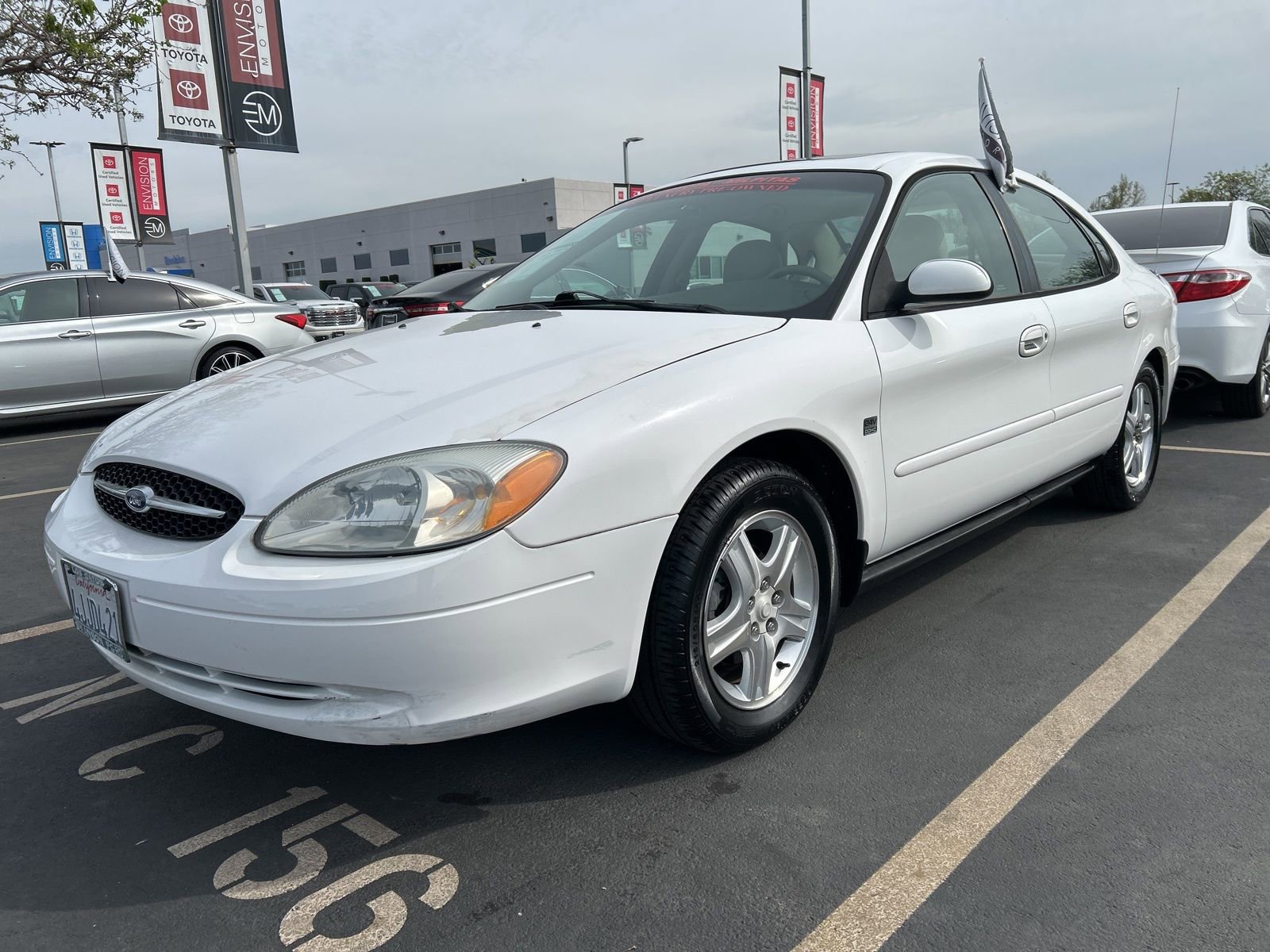 Used 2000 Ford Taurus SEL image 2
