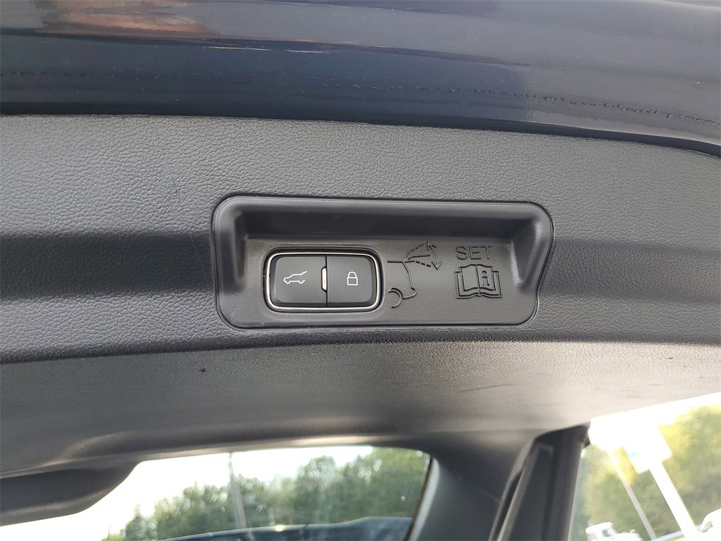 Certified 2022 Ford Explorer XLT image 9